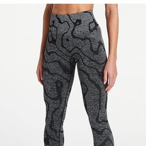Vêtements de fitness de bonne qualité personnalisés en différentes tailles Leggings pour femmes fabriqués au Pakistan Leggings pour femmes en 100% coton de haute qualité - Product Image 2