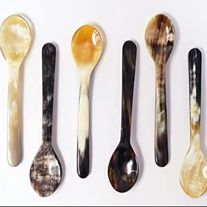 Ustensiles de cuisine de luxe en corne de buffle noire et os blanc, écologiques, compatibles lave-vaisselle, pour salades, fabriqués en Inde - Product Image 1