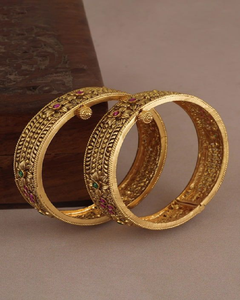 Juego de brazaletes de latón con puño abierto de filigrana. Artístico y ligero, disponible a precios de mayorista - Product Image 6