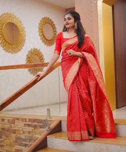 Saree bleu représentant la tranquillité et la sérénité Rich Look Party Wear en soie avec des ornements de diamants pour des nuits luxueuses - Product Image 5