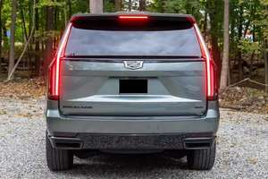 รถยนต์ SUV ปี 2023 รุ่น 7-Series ขับเคลื่อนสี่ล้อ แบบสปอร์ต ไมล์น้อย เกียร์อัตโนมัติ เบาะหนัง พวงมาลัยซ้าย สีเข้ม ระบบเติมน้ำมันแบบจ่ายเงิน หลังคาซันรูฟแบบพาโนรามา - Product Image 5