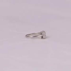 แหวนเพชรอินเทรนด์สำหรับผู้หญิงได้รับการรับรองจากห้องแล็บสีขาวและมรกต - Product Image 5