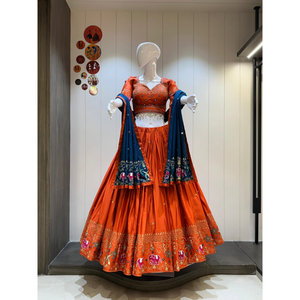 Chaniya Choli de Algodón Khadi Pesado Tradicional de Alta Calidad, Estampado a Mano, 12m, con Dupatta Vintage Bordada y con Efecto de Humedad - Product Image 1