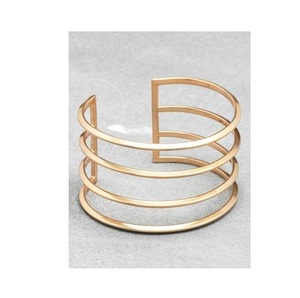 Anneaux de serviette en métal de qualité supérieure offrant un design minimaliste et une finition durable pour des tables élégantes au quotidien et pour les occasions festives - Product Image 1