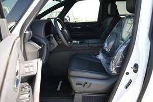 Toyota Alphard Híbrido 2024, 2.5L E-4WD, 7 Plazas - Product Image 2