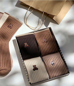 Calcetines Deportivos Premium con Diseño Gráfico, Estilo Urbano, Transpirables, de Algodón, para Uso Diario, Diseño Moderno para Marcas de Moda, Venta al por Mayor y al Detal - Product Image 3