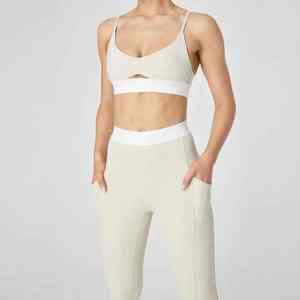 Conjunto de Yoga de dos tonos personalizado OEM, Sujetador deportivo recortado y mallas de tiro alto, conjunto de entrenamiento de 2 piezas para mujer - Product Image 3