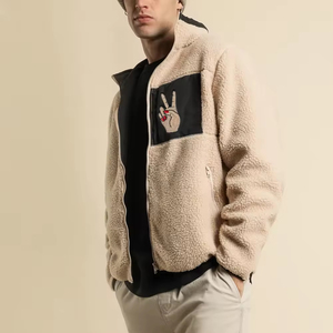Veste polaire Sherpa Easy Fit pour hommes avec des couleurs neutres et des lignes élégantes, parfaite pour le streetwear campus ou les couches d'automne - Product Image 4