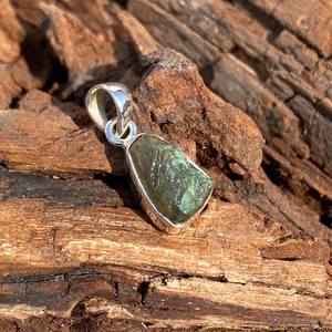 Pendentif en argent sterling 925 avec labradorite brute, fait main, pierre précieuse unique, bijou tendance, cadeau pour femme et homme - Product Image 2
