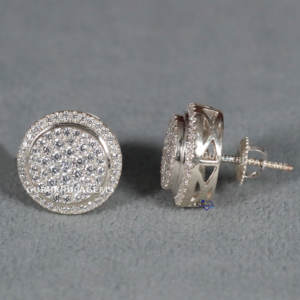 Pendientes que brillan con nuestro pendiente de diamantes de moissanita de Plata de Ley 925 para mujeres con claridad VVS mejorada - Product Image 2