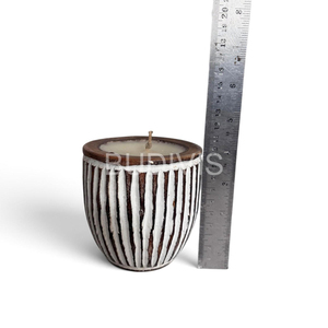 Bougie d'aromathérapie artisanale en bois avec accents sculptés blancs pour une décoration rustique de la maison - Product Image 2