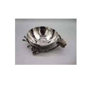 Tazón de metal martillado para decoración del hogar para servir ensaladas, frutas, aperitivos y más para uso doméstico y comercial - Product Image 3