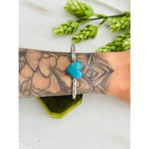 Brazalete en Forma de Corazón de Plata de Ley y Turquesa Kingman Donovan Skeets - Accesorio de Moda - Product Image 2