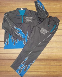 Conjunto de ropa informal reflectante con logotipo personalizado Chaqueta de chándal reflectante a rayas estampadas Chaqueta y pantalones cortos cortavientos - Product Image 6
