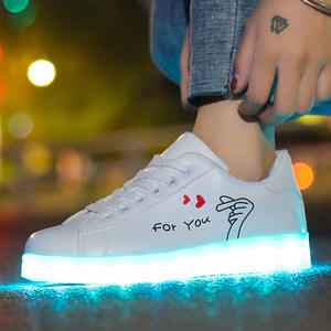 Zapatillas Deportivas de PVC con Luces LED de Colores y Amortiguación para Hombre y Mujer, Estilo Botín para Primavera, Verano y Otoño - Product Image 3