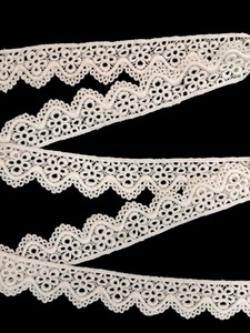 Indian Manufactured Eco-Friendly Breathable Quick-Dry Stretch Elegant <b>White</b> GPO Floral Embroidered <b>Lace</b> <b>Fabric</b> Trim Saree - Product Image 3