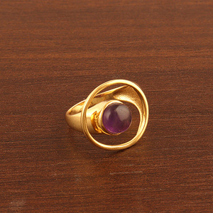 Forme ronde minimaliste polie lisse améthyste violette naturelle bague réglable en laiton plaqué or 18 carats bague à empiler en pierre unique - Product Image 4