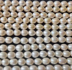 Cuentas de perlas de arroz de agua dulce blancas cultivadas naturales hebras sueltas cuentas sin tratar para la fabricación de joyas CAMBIO DE Color efectos ópticos - Product Image 4