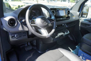 PRISTINE CLEAN 2024 Merce-dess-Benz eSprinter 2500 - Product Image 4