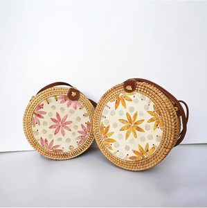 Sac en rotin rond tissé à la main avec une élégante incrustation de mosaïque de perles-Fabriqué par Viet Fargimex pour un look vintage intemporel - Product Image 3