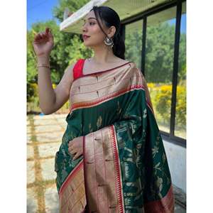 Hermoso Sari de Seda Paithani Verde Tejido para Recepciones y Bodas con Blusa para Ocasiones Especiales - Product Image 4