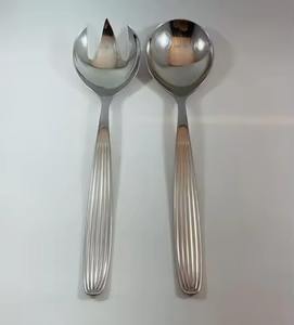 Ensemble de deux couverts à salade à poignée en acier inoxydable miroir pour maisons, hôtels et restaurants - Product Image 1
