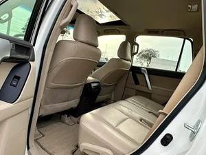 Toyota Prado VXR 2019 de Alta Demanda, Equipamiento Completo con Techo Panorámico, Transmisión Automática V6 - Product Image 3