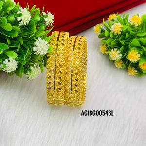 Bracelets de mode en forme de fleur plaqués or classique pour femmes de nouveau design - Product Image 3