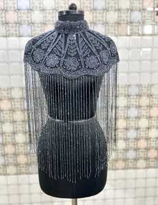 เสื้อคลุมเบอร์เลสก์ที่สวยงามปักเลื่อมลูกปัดด้วยไข่มุกทรงตรงขอบแบบห้อยคอความยาวถึงพื้นคอวีคลับ - Product Image 1