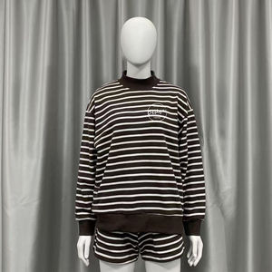 ชุดเสื้อสเวตเตอร์และกางเกงขาสั้นผ้าฝ้ายสำหรับผู้หญิงชุดออกกำลังกายลายทางโลโก้ตามสั่ง - Product Image 5