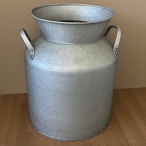 Boîte à lait galvanisée décorative vintage avec poignées durables, idéale pour les cafés, les maisons, les fermes et les jardins. - Product Image 5