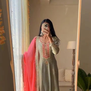 Vente en gros Dernier créateur Tenue de soirée en fausse georgette Séquence lourde Robe de travail brodée avec dupatta Ensemble au prix de gros - Product Image 1