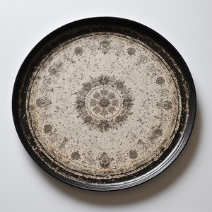 Assiette de présentation en résine de dentelle vintage avec texture de dentelle intégrée créant une apparence de table luxueuse et intemporelle - Product Image 1