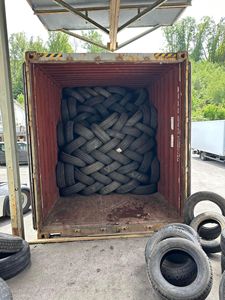 Fournisseur direct d'usine propose des pneus de voiture d'occasion (solides) de toutes tailles à prix de gros - Marque personnalisée, garantie 1 an - Product Image 2