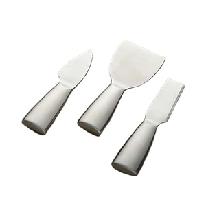 Nouveau couteau à découper le beurre en métal de fromage conçu en argent fini avec une poignée épaisse pour la cuisine - Product Image 1