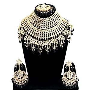 Ensemble de collier de mariée Kundan avec boucles d'oreilles plaquées or et Maang Tikka, bijoux fins pour mariage et cadeaux, couleur noire - Product Image 1
