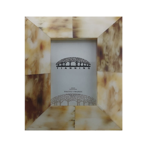 Marco de Fotos de Madera Personalizado con Incrustaciones Decorativas de Cuerno de Búfalo - Product Image 4