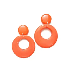 Pendientes de gota de resina de madera vintage de inspiración africana antigua al por mayor para los entusiastas de la moda regalos para mujeres amantes de la moda - Product Image 4