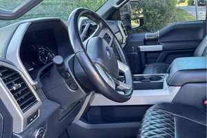 LISTO PARA CONDUCIR - USADO, VOLANTE A LA IZQUIERDA |   Ford F-250 Super Duty Lariat Crew Cab 2022 - Product Image 4