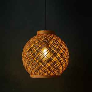 Lámpara colgante de bambú hecha a mano-Luz cálida hacia abajo para lectura de comedor y estilo interior sereno - Product Image 1