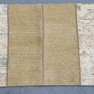 Tapis turc 1,6 x 3,9 pieds, petit tapis vintage, tapis à motifs floraux marron - Product Image 3