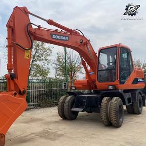 รถขุดล้อยาง Doosan DH150 มือสอง ขนาด 15 ตัน บุ้งกี๋ 0.75 ลบ.ม. แบรนด์เกาหลีแท้ รถขุดก่อสร้างขนาดกลาง ชั่วโมงการใช้งานต่ำ ได้รับการรับรองมาตรฐาน CE - Product Image 3