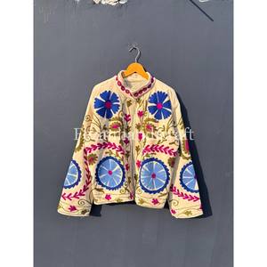 Veste en velours Suzani en gros, broderie ouzbek, pardessus bohème chic avec deux poches latérales, veste d'hiver unisexe - Product Image 5