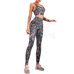 Conjunto de yoga sin costuras de alta calidad para mujer, superventas, conjunto de yoga hecho de poliéster Spandex para mujer - Product Image 1