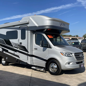 Autocaravana de Lujo Vienna para 4-6 Personas, Gris, de Aluminio, con una Habitación con Cama, Baño, Cocina, TV y Aire Acondicionado - Product Image 1