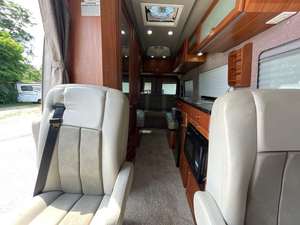 Autocaravanas Económicas, Autocaravanas Usadas de 2015, Modelo ADVENTUROUS Blanca Euro 5, Autocaravanas de Lujo para 4-6 Personas para Acampar - Product Image 6