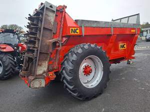 Épandeur de fumier à double batte verticale à déchargement arrière remorqué par tracteur 10t 10m³ 2015 NC pour ferme d'élevage de bovins - Product Image 4