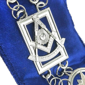 Collier maçonnique de haute qualité au style classique et finition soignée, idéal pour une utilisation en tenue de cérémonie et un look traditionnel. - Product Image 4