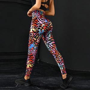 Legging de yoga imprimé en 3D avec scrunch sur les fesses Leggings d'entraînement élégants en nylon élasthanne Leggings personnalisés pour femmes - Product Image 4