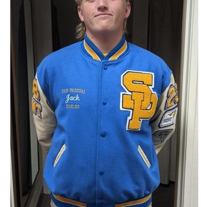 Veste de baseball bleue à capuche ouverte de haute qualité Noms personnalisés et logos brodés en chenille sur le col montant avant - Product Image 5